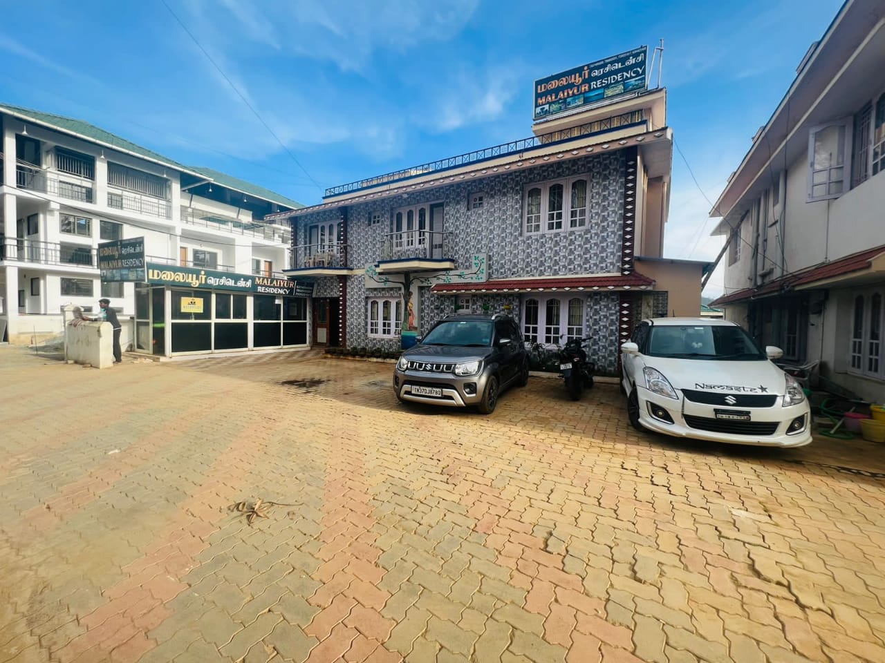Malaiyur residence - Tap to explore photos