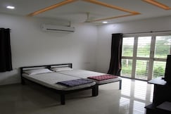Karkare Holiday Home | Rooms & Restaurant, Kolhapur