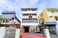 Super Collection O Chalai Bazaar Near Railway Station formerly Galaxy Inn, Nedumangad