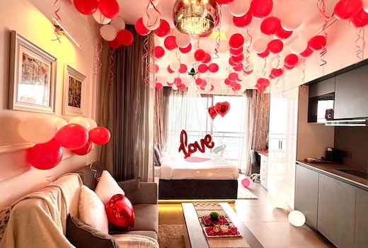 Riverside Bliss Stay At  Supernova Noida80777