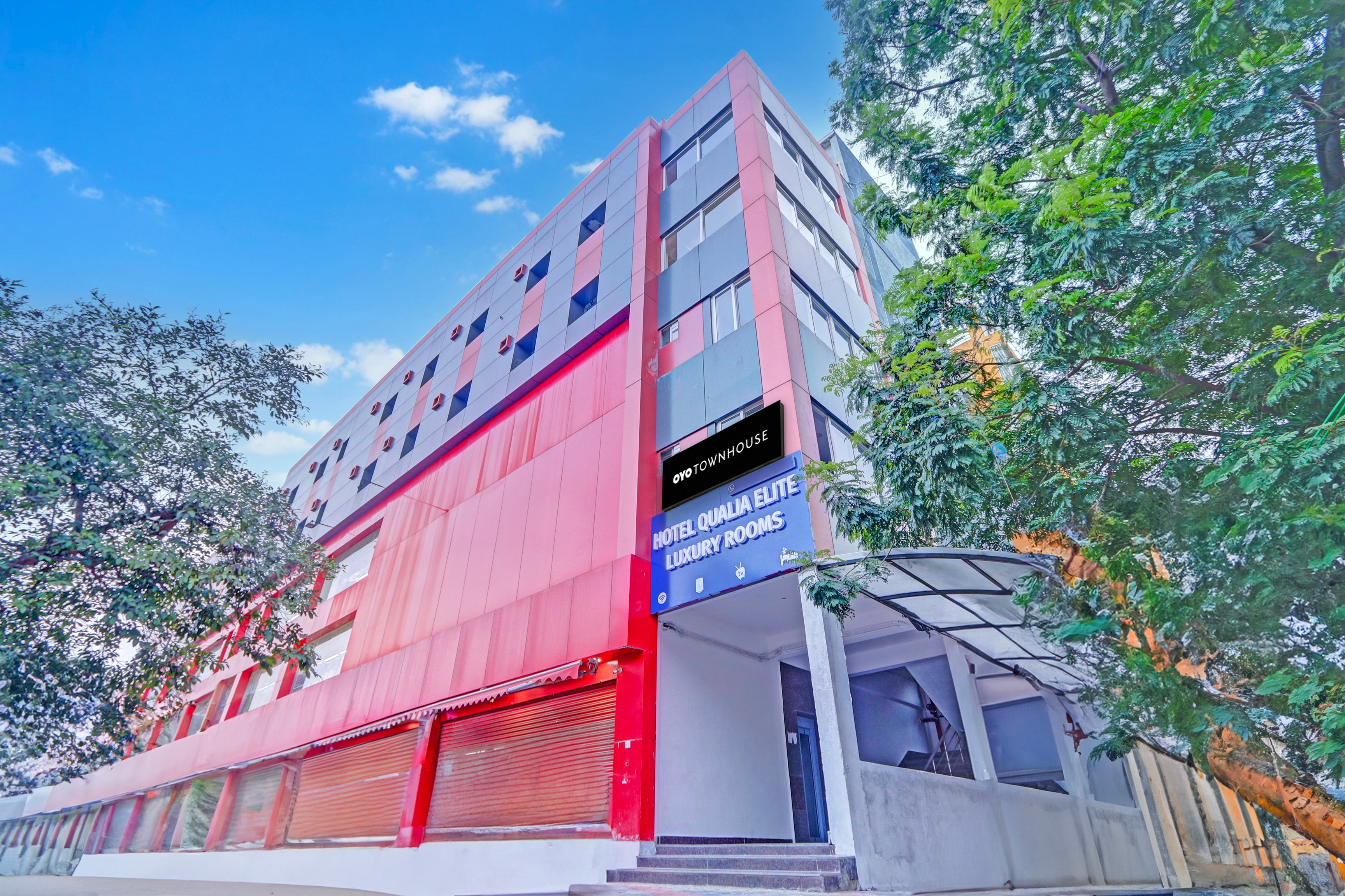 Super Townhouse QUALIA ELITE S R NAGAR - Tap to explore photos