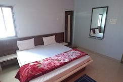Hotel Adiraj palace and lodging, Nevasa