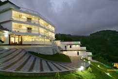 Moonline | Valley-view Rooms and Restaurant, Munnar