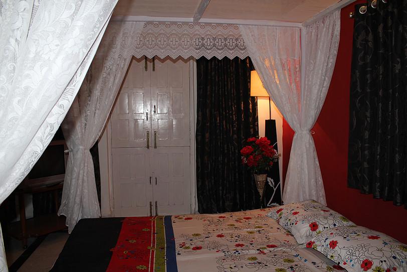 Fernandes Bungalow - Rooms - Tap to explore photos