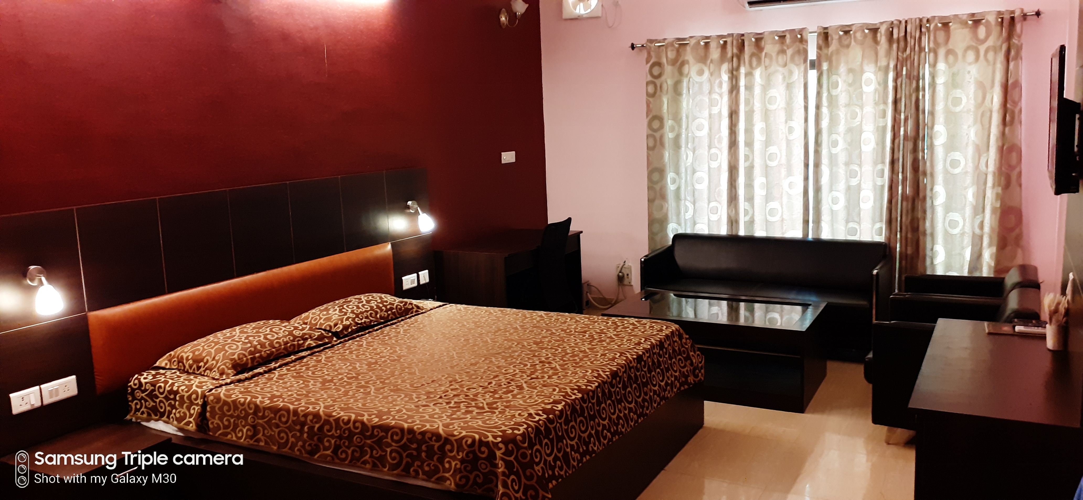 Rahi Tourist Bungalow, Nawabganj - Tap to explore photos
