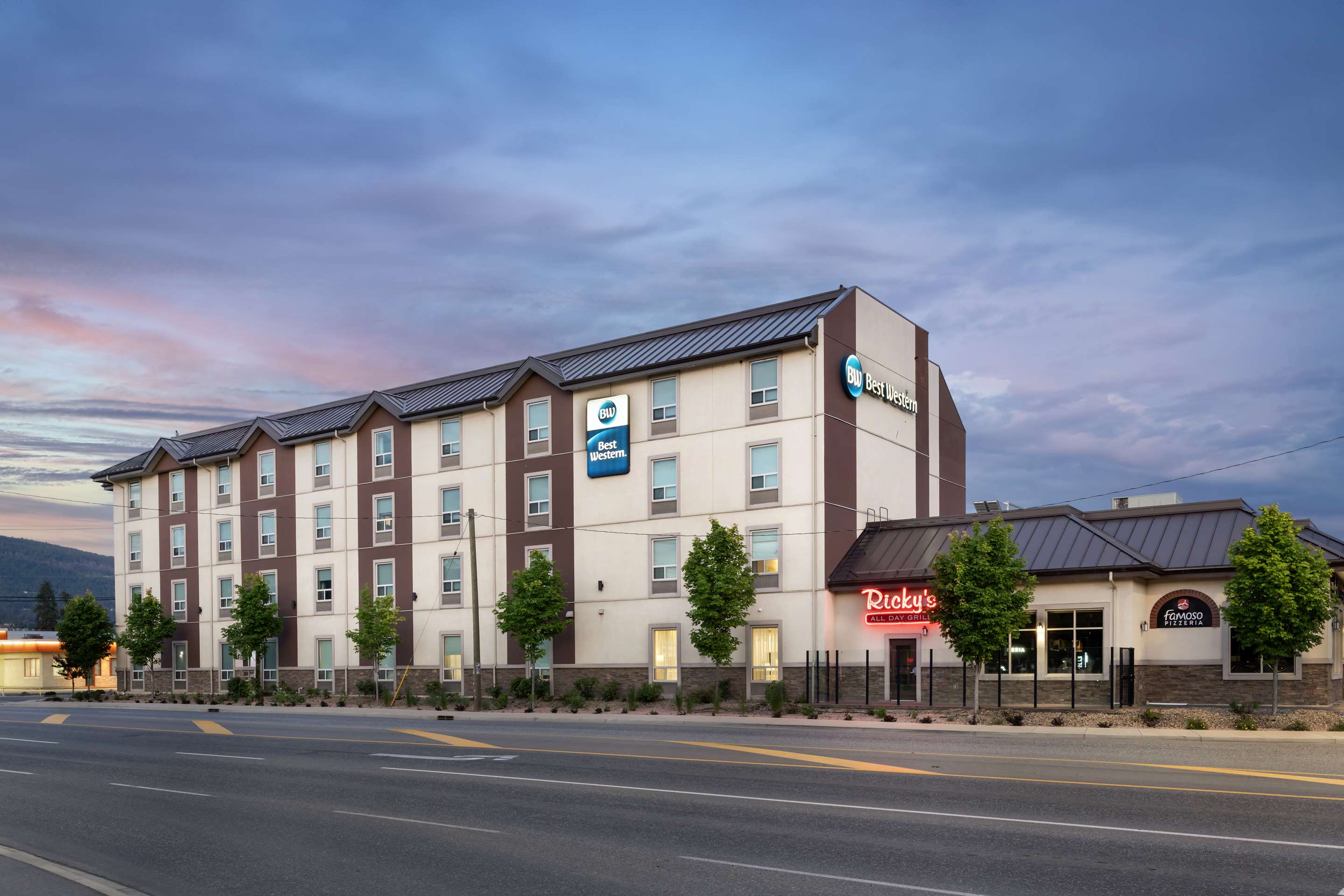 Best Western Pacific Inn - Tap to explore photos