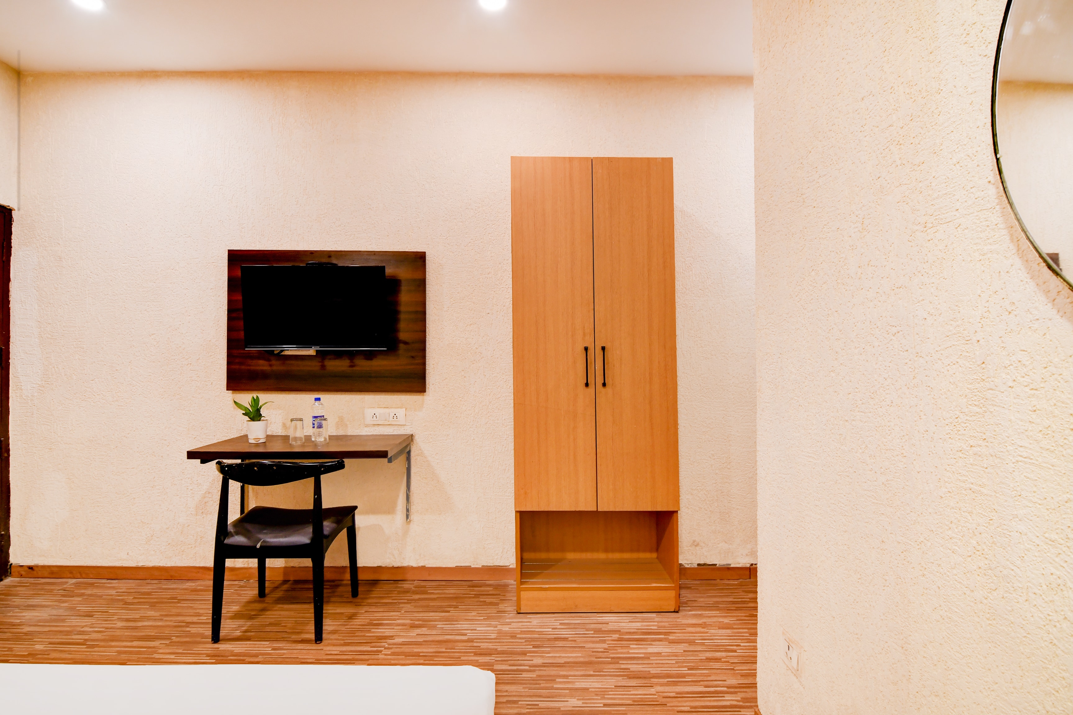 Super Townhouse Science City Formerly Hotel Mannat International - Tap to explore photos