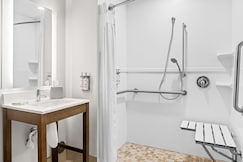 Holiday Inn Express & Suites SAVANNAH - MIDTOWN, Chatham