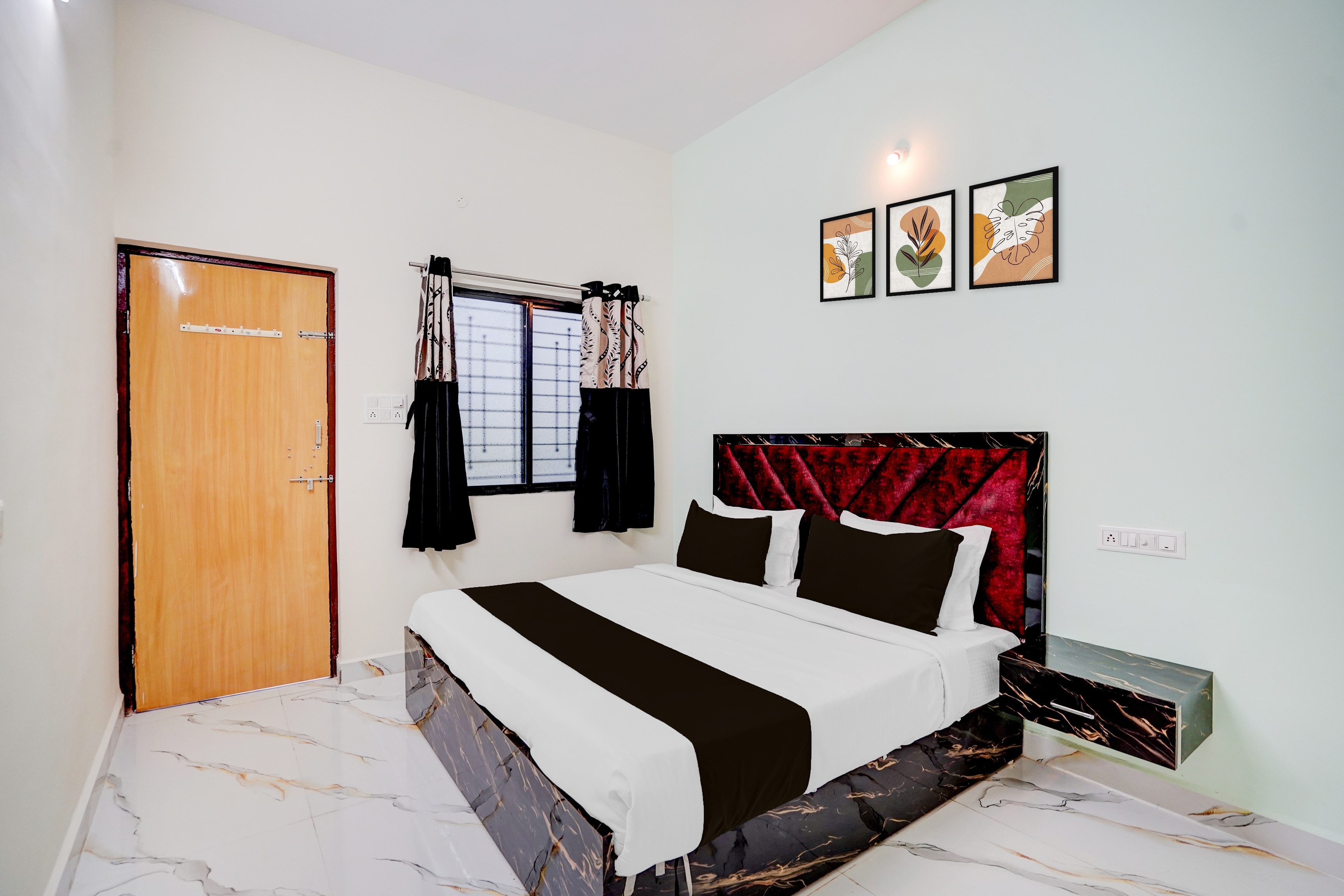 SPOT ON Hotel Royal Inn Babupet Railroad Station 4