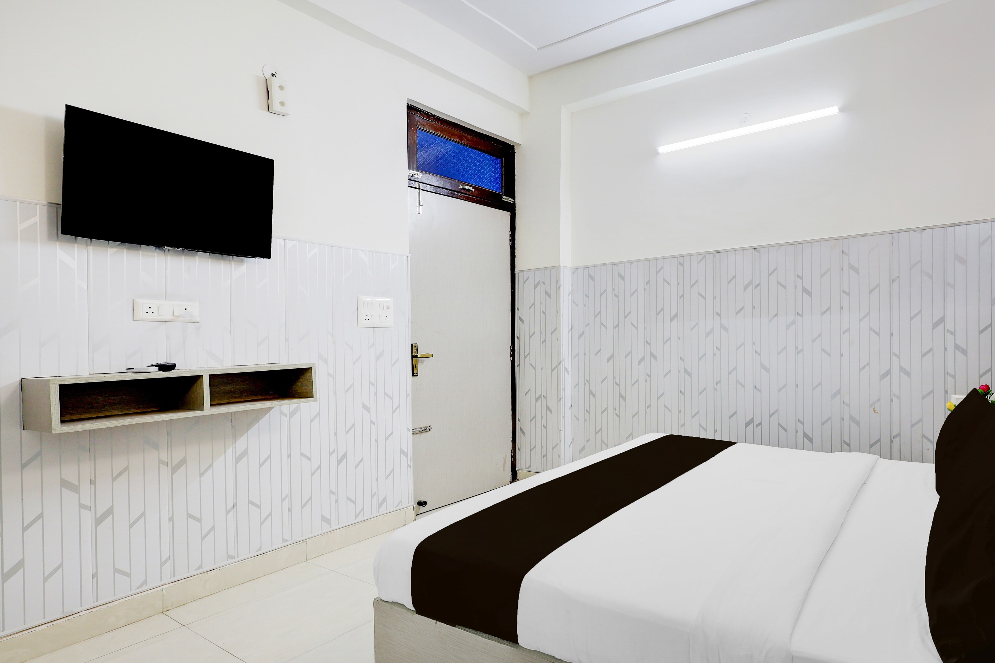 Hotel O Noida Electronic City Metro Station - Tap to explore photos