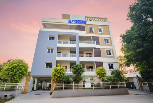 FabHotel De Alphabet II - Nr Ameerpet Metro Station