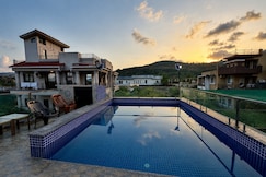 3BHk Infinity Villa With Paddle Pickle and Turf, Lonavala