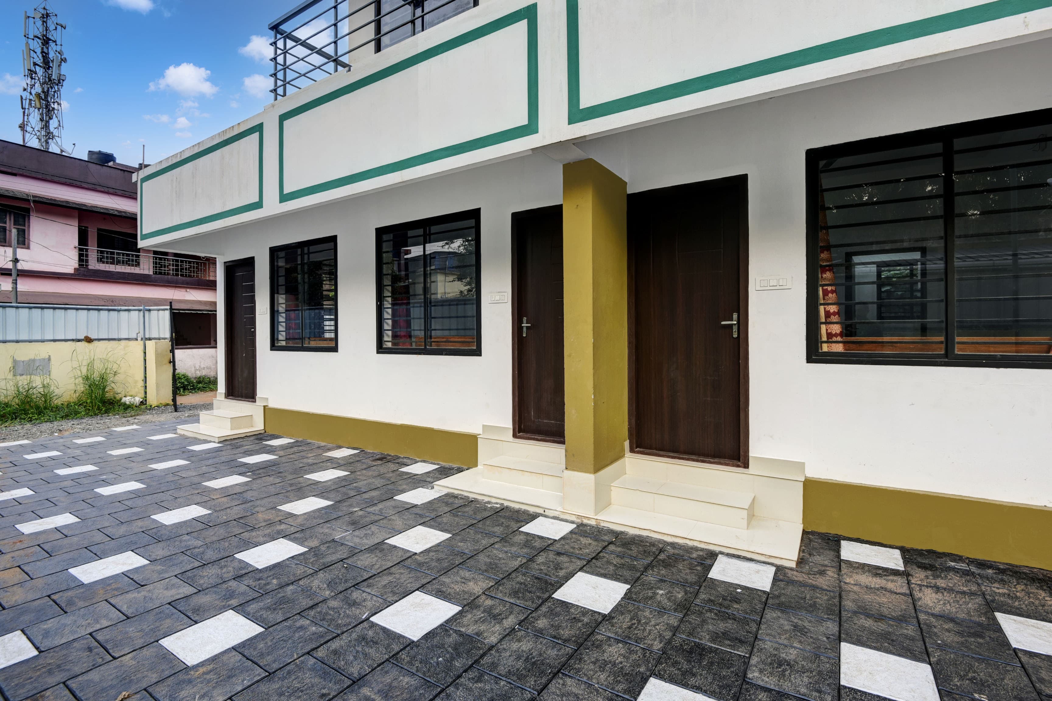 Hotel O Golden Residency Manjeri - Tap to explore photos