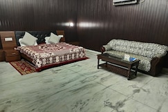 SATKAR PALACE HOTEL, Basti