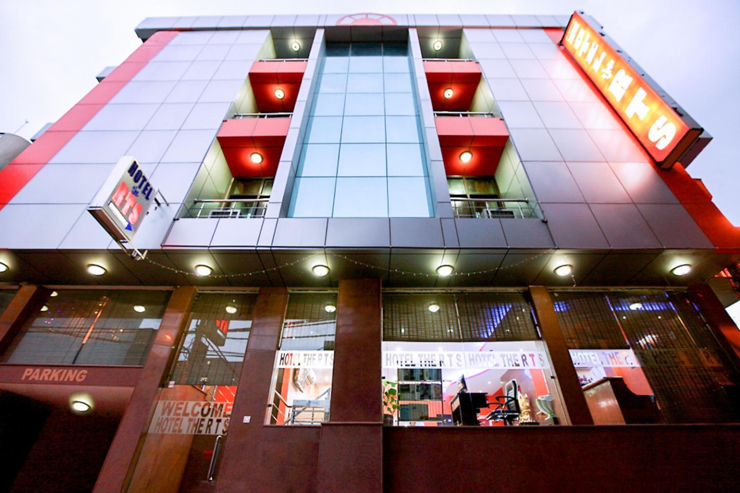 Hotel RTS Plaza Near IGI Airport - Tap to explore photos