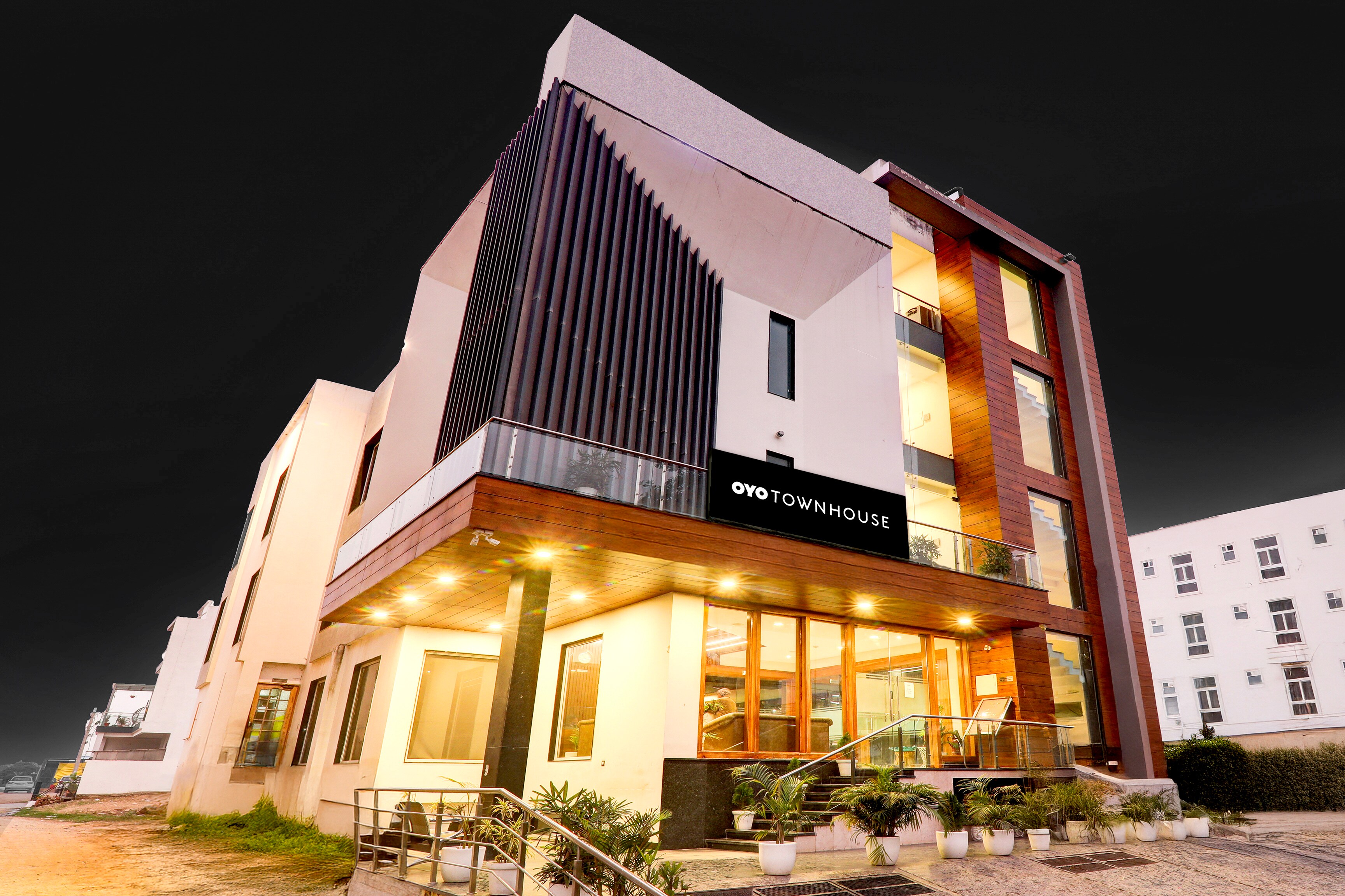 Super Townhouse The Nawab Hotel and Banquet - Tap to explore photos