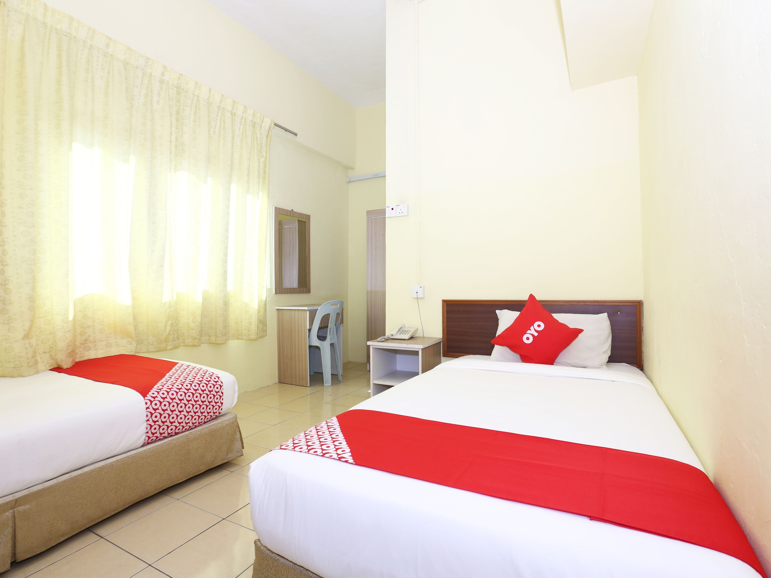 Super OYO 89651 Harmoni Hotel - Tap to explore photos