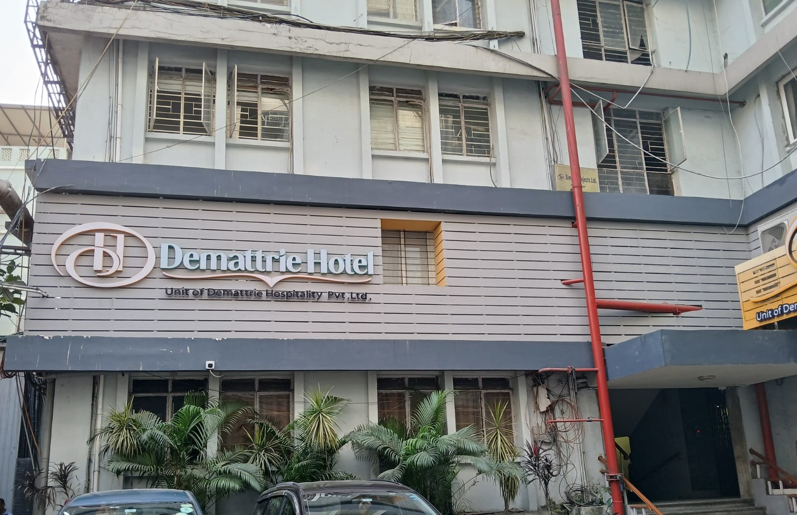 Demattrie Hotel - Tap to explore photos