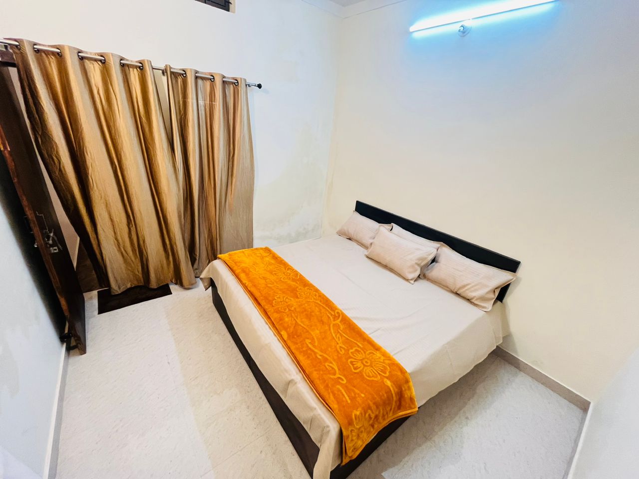 Rudra Palace Home Stay Suraj Nagar - Tap to explore photos
