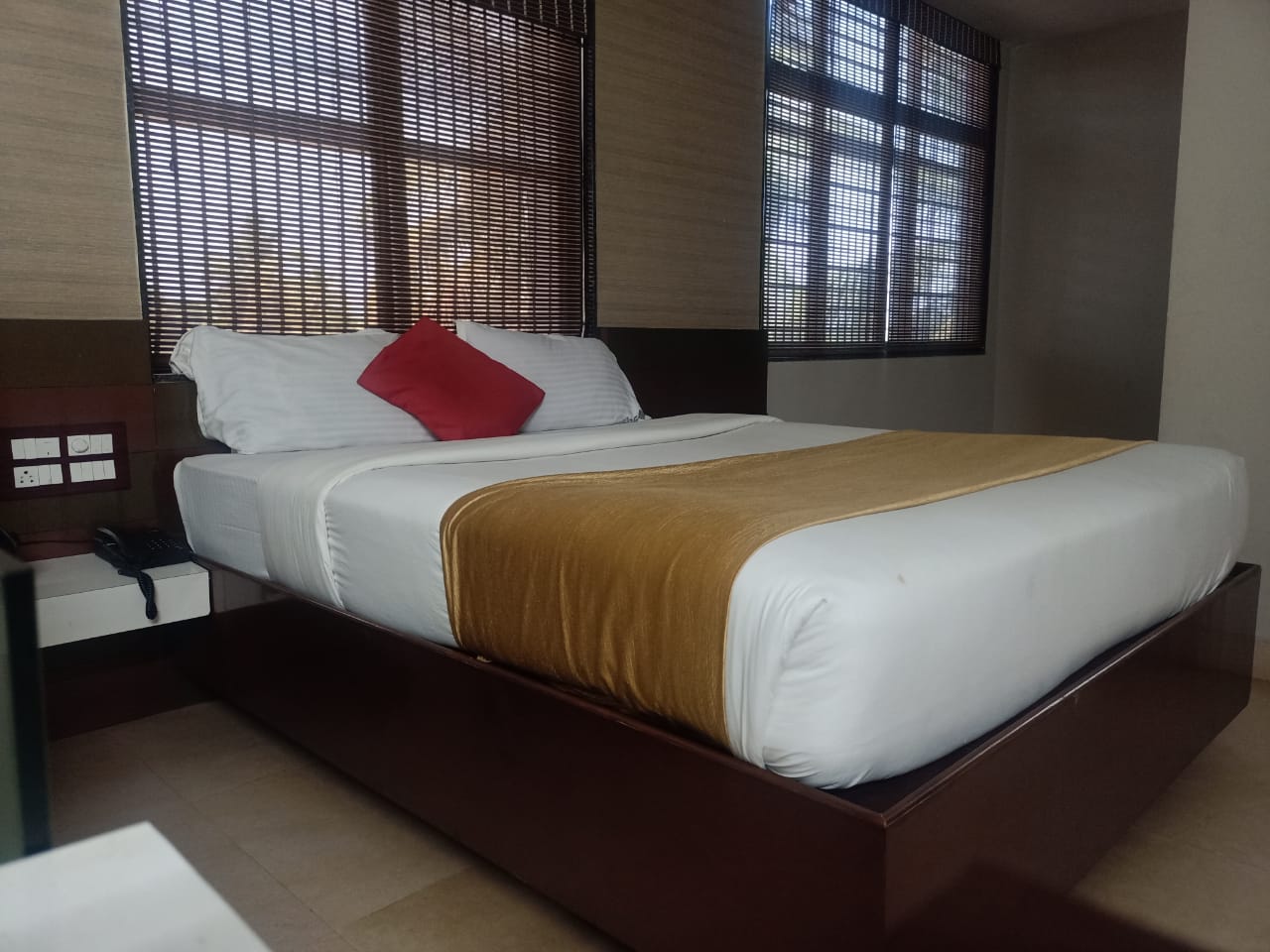 HOTEL SAGAR EXECUTIVE MULUR - Tap to explore photos