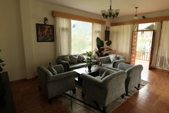 Kantha Vista Peaceful Mountain Retreat 3 BHK, Manali