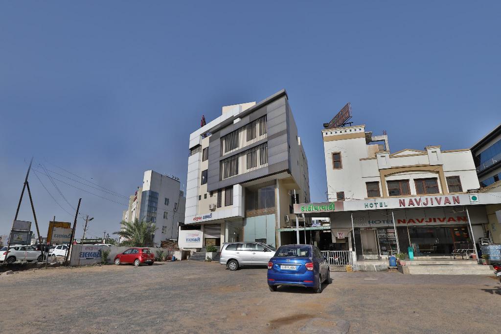 Hotel Navjivan - Tap to explore photos