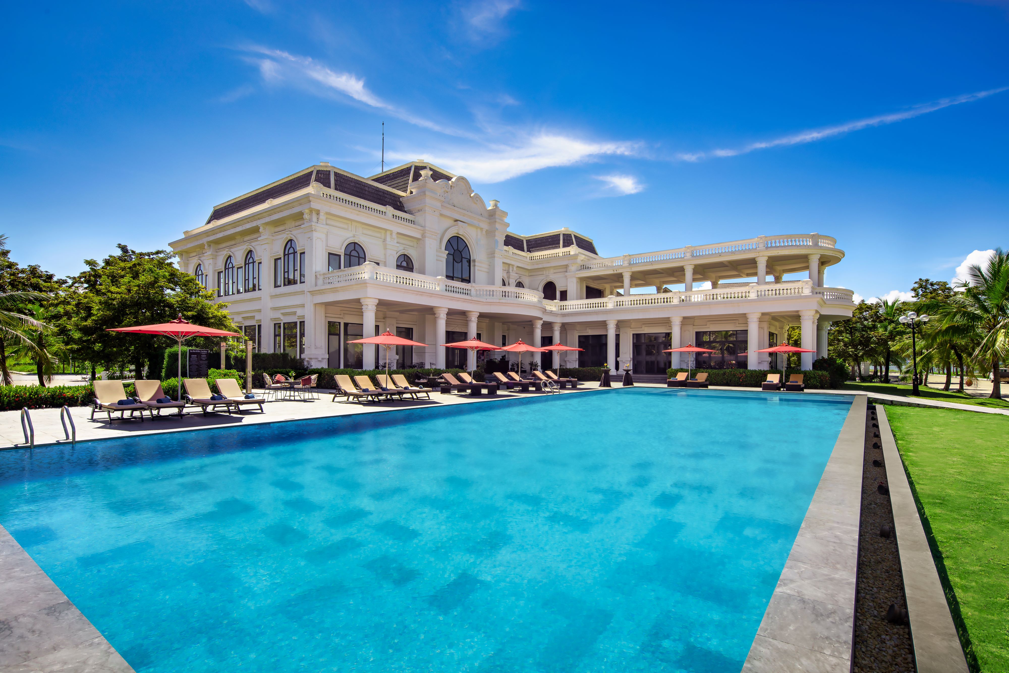 Paradise Suites Hotel Ha Long - Tap to explore photos