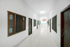 SPOT ON by OYO Royal Hotel, Biswan