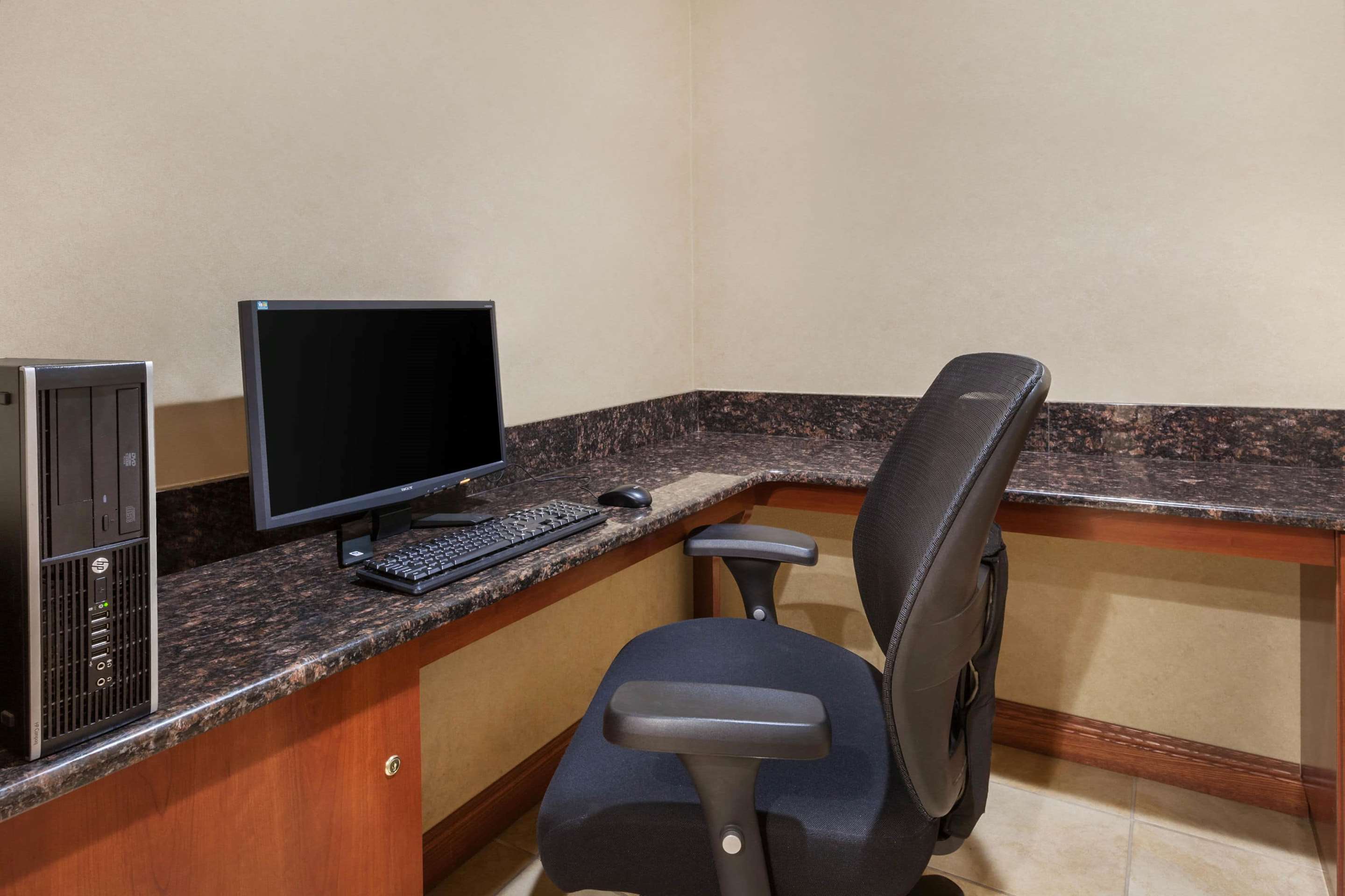 Days Inn by Wyndham Iselin / Woodbridge - Tap to explore photos