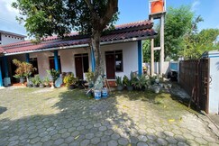 SPOT ON 93832 Lies Kostel Syariah, Kendal