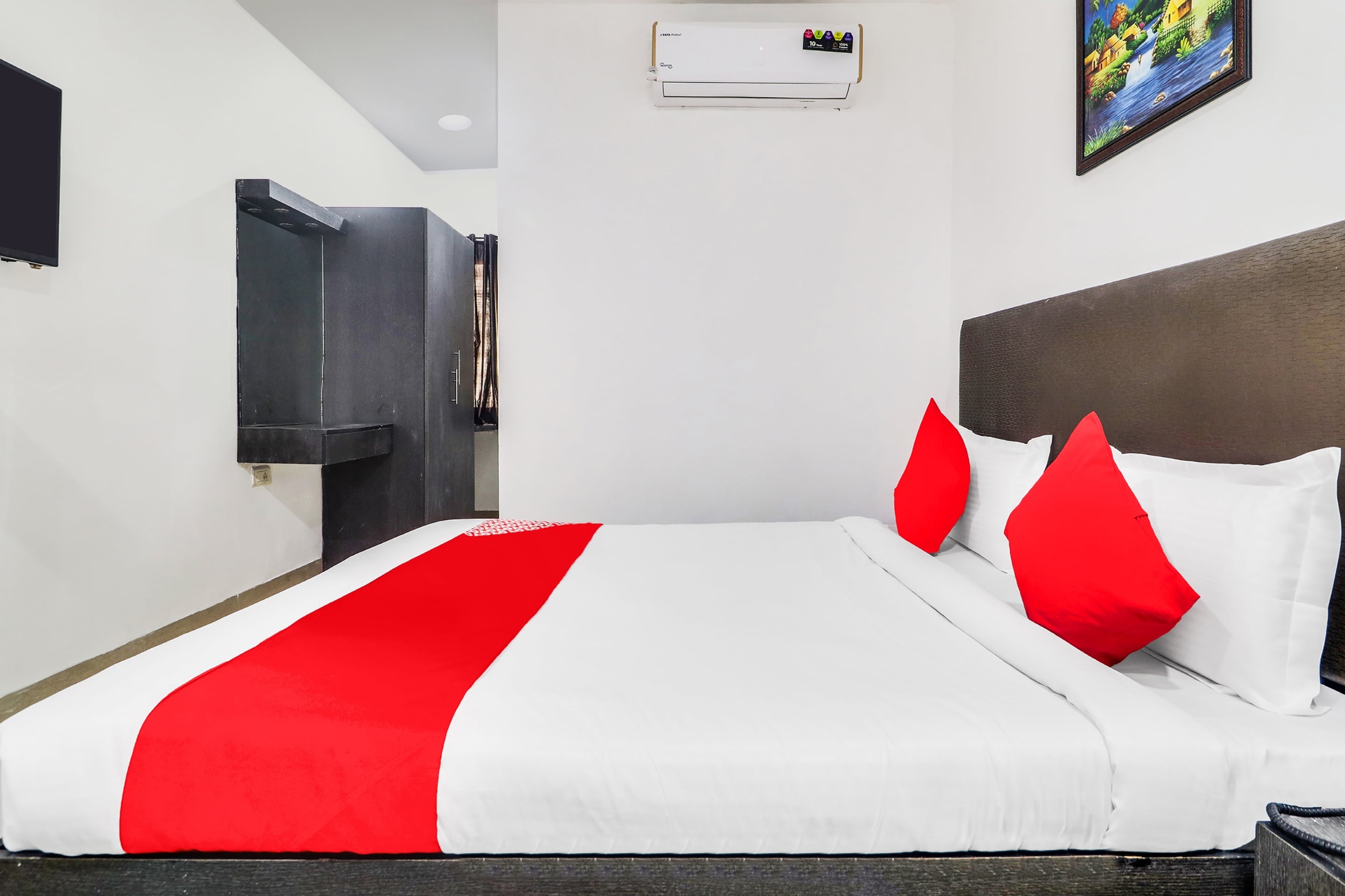 Hotel O Qualia Hotel Dilsukhnagar Near Dilsukhnagar Metro Station - Tap to explore photos