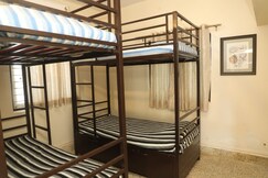 Rustic Hostel - Anjuna Beach, Goa
