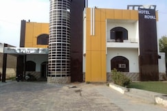 Royal Hotel & Restaurant, Malout