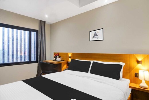Townhouse Oak Rynjah Market Formerly Classic Comfort Hotel