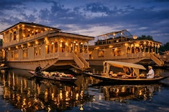 Houseboat Old palace, Srinagar