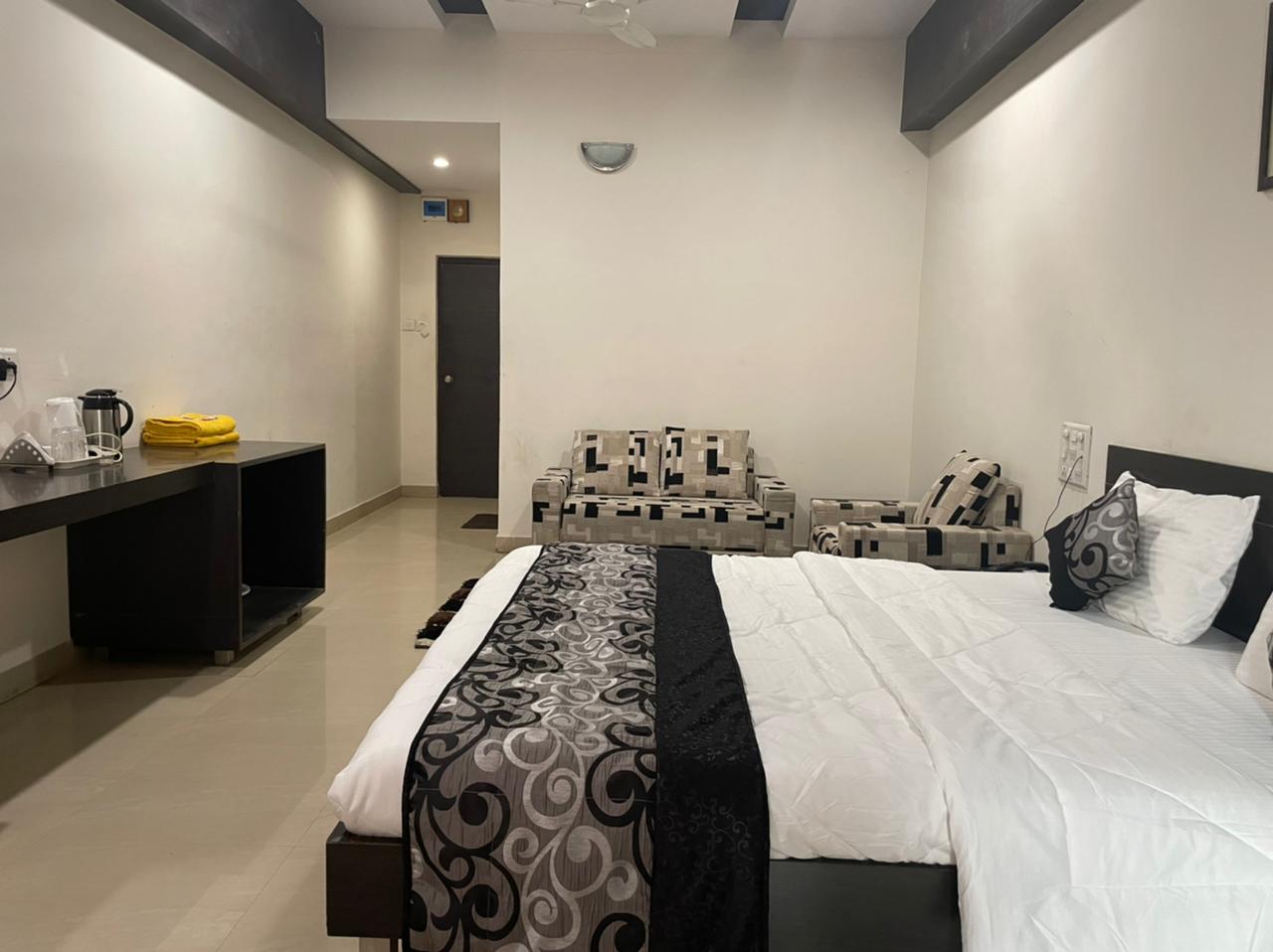 HOTEL SHAGUN - Tap to explore photos