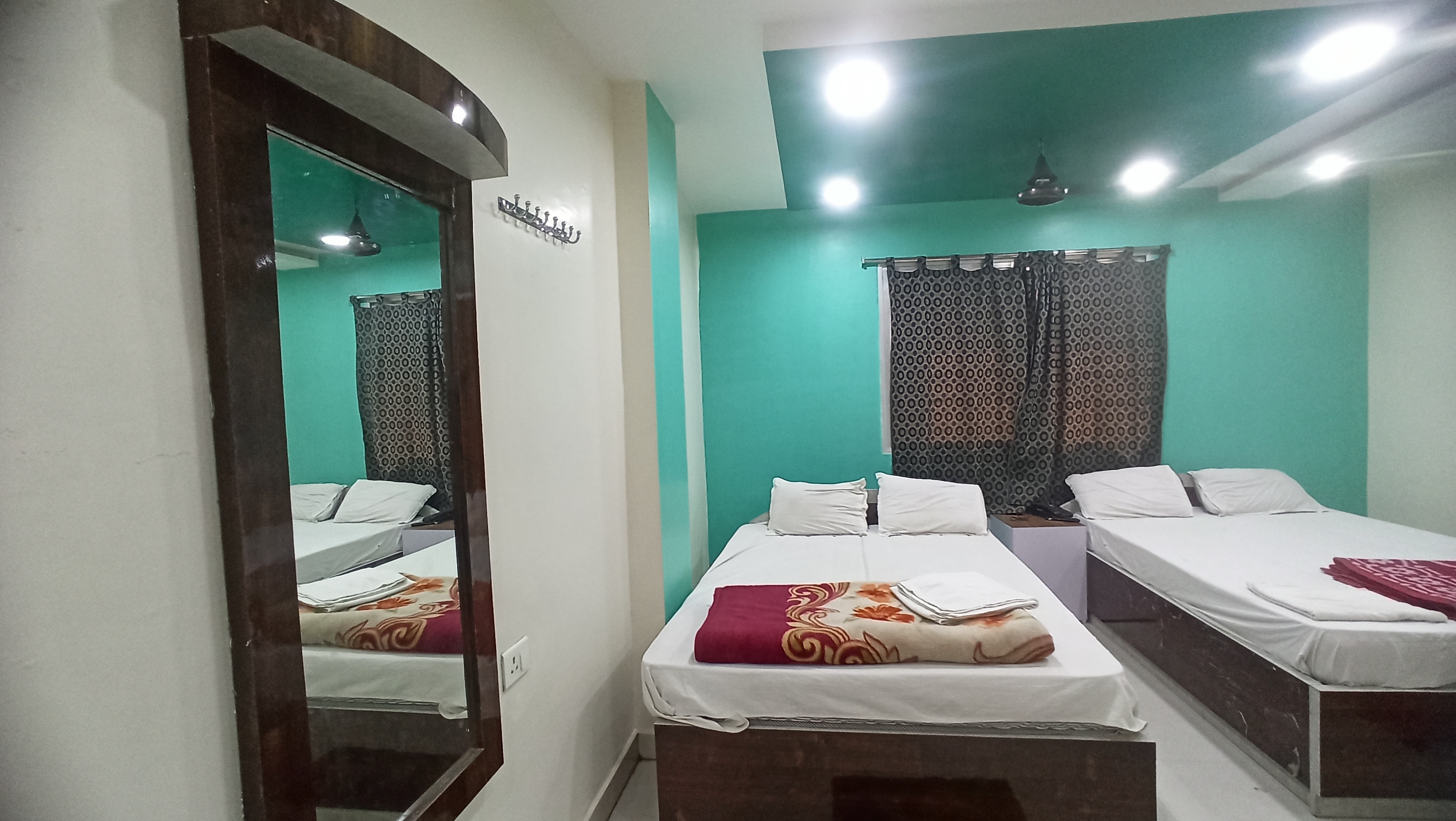 HOTEL MANSAROVAR - Tap to explore photos