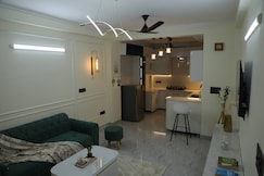 Modern 2BHK AC wi fi Kitchen, Noida