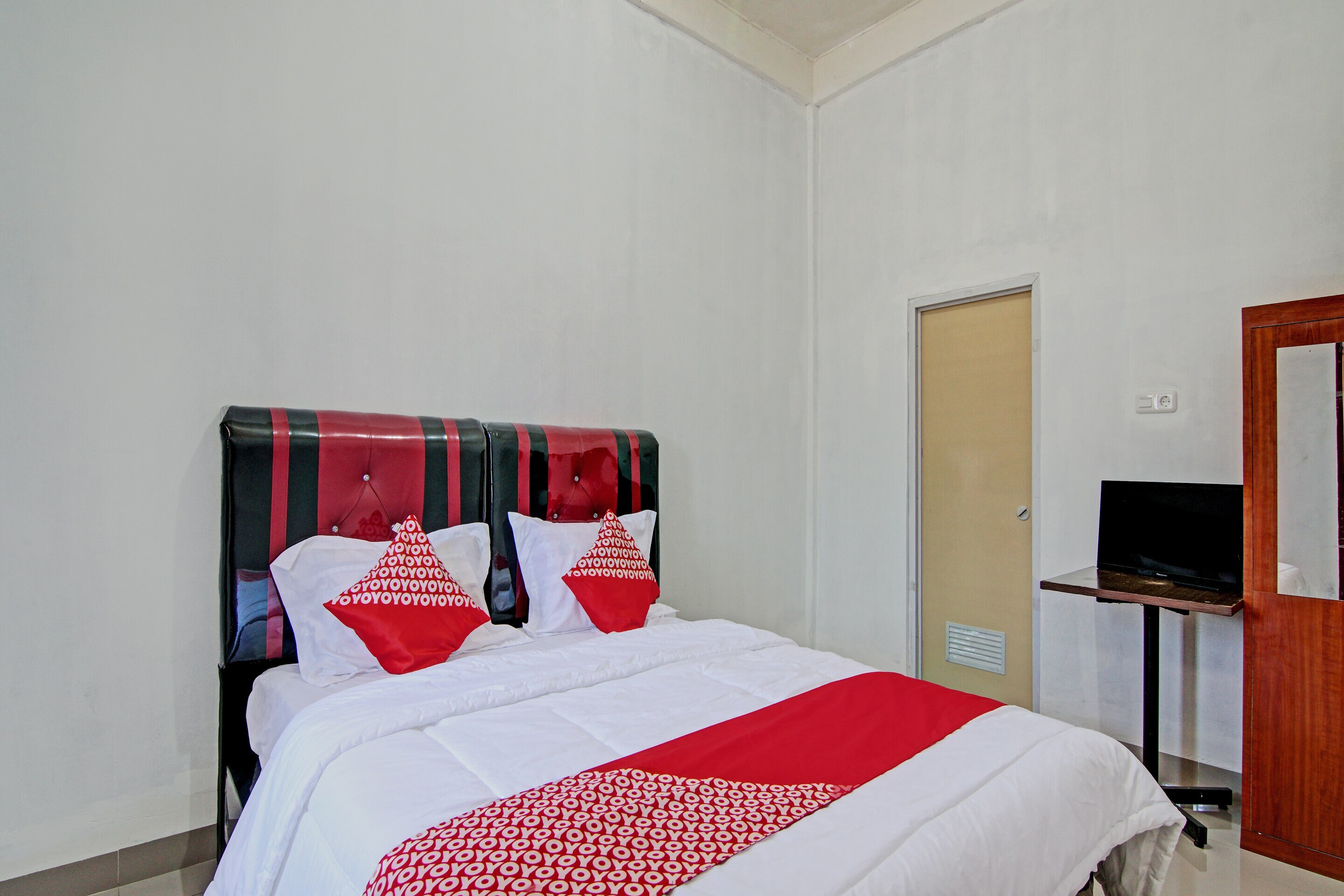Hotel O Lestari Baru Syariah Near SMA Negeri 1 Salo - Tap to explore photos