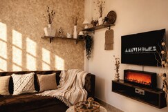 Luxe Earthy Cozy 1BHK | 43inch SmartTV | WiFi | AC, Indore