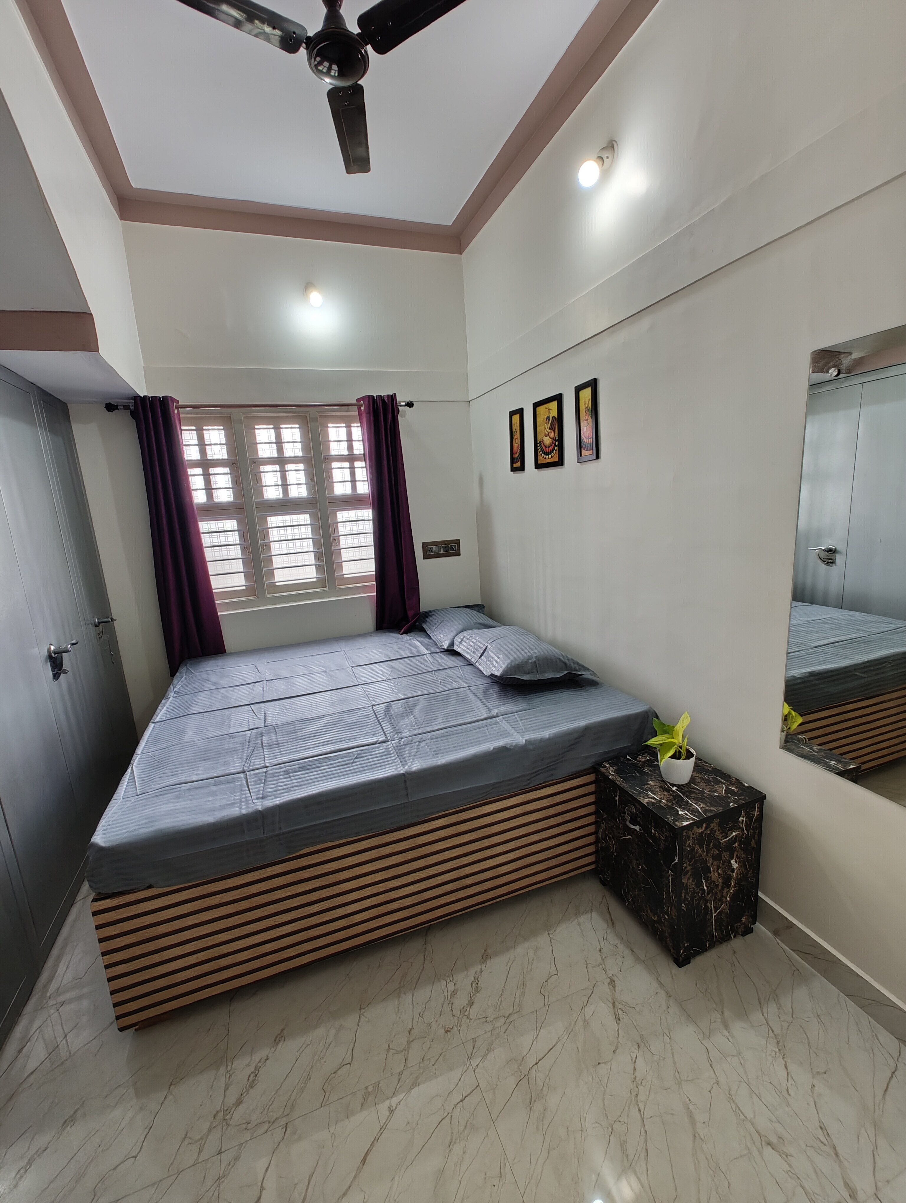 Galaxy Homestay - Mars - Tap to explore photos