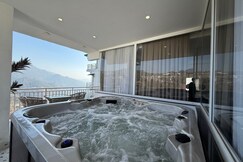 European Style AC 2bhk Heated Jacuzzi Homestay, Kalka
