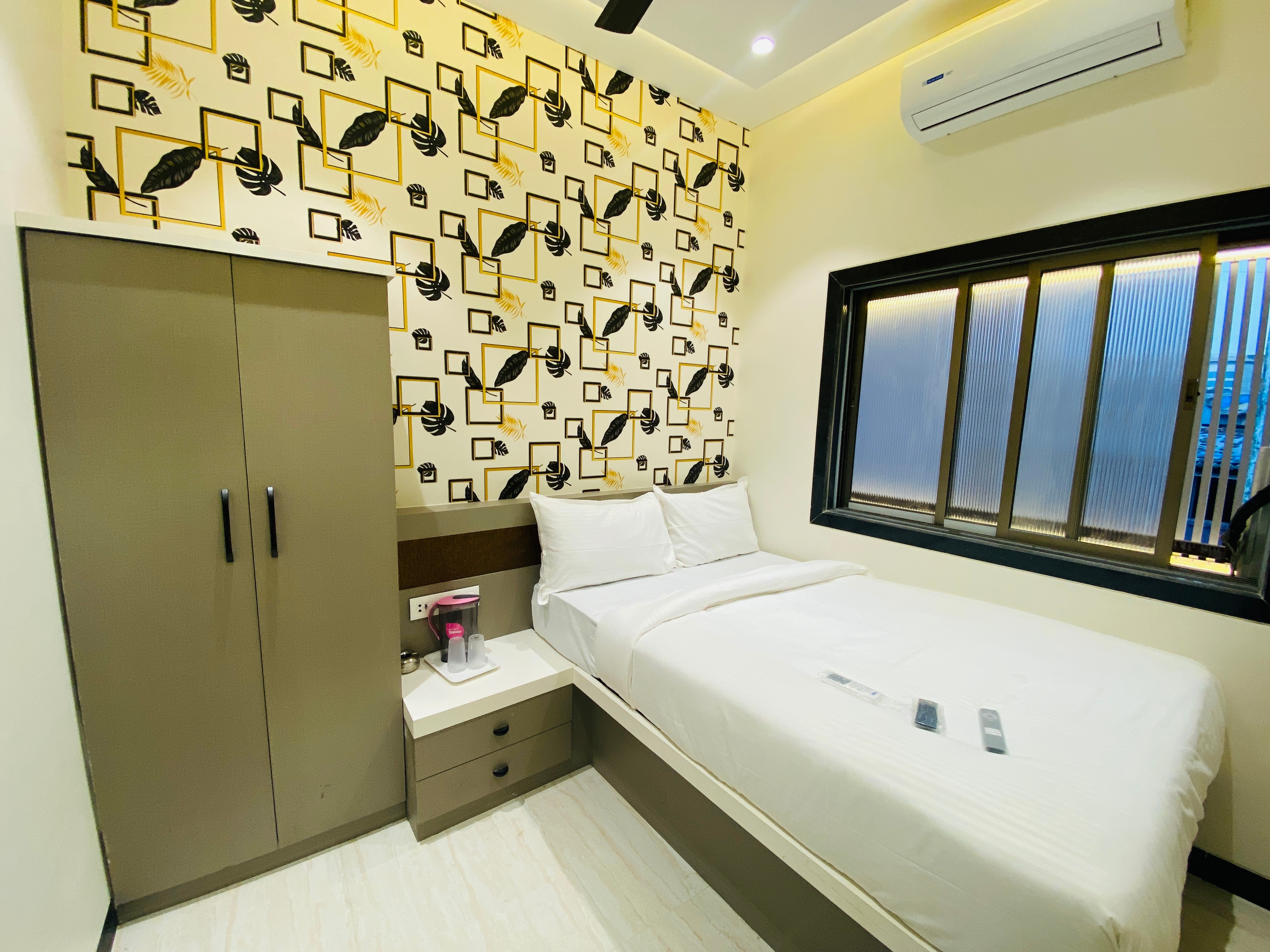 Deluxe Room 1
