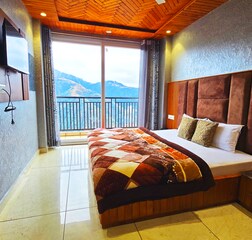 Deluxe Room with Balcony
