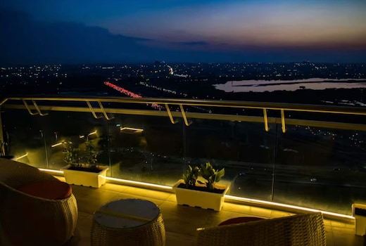 Luxe Vista Evening Stay At Supernova Noida