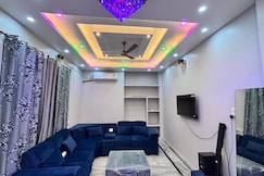 The London Villa, Varanasi