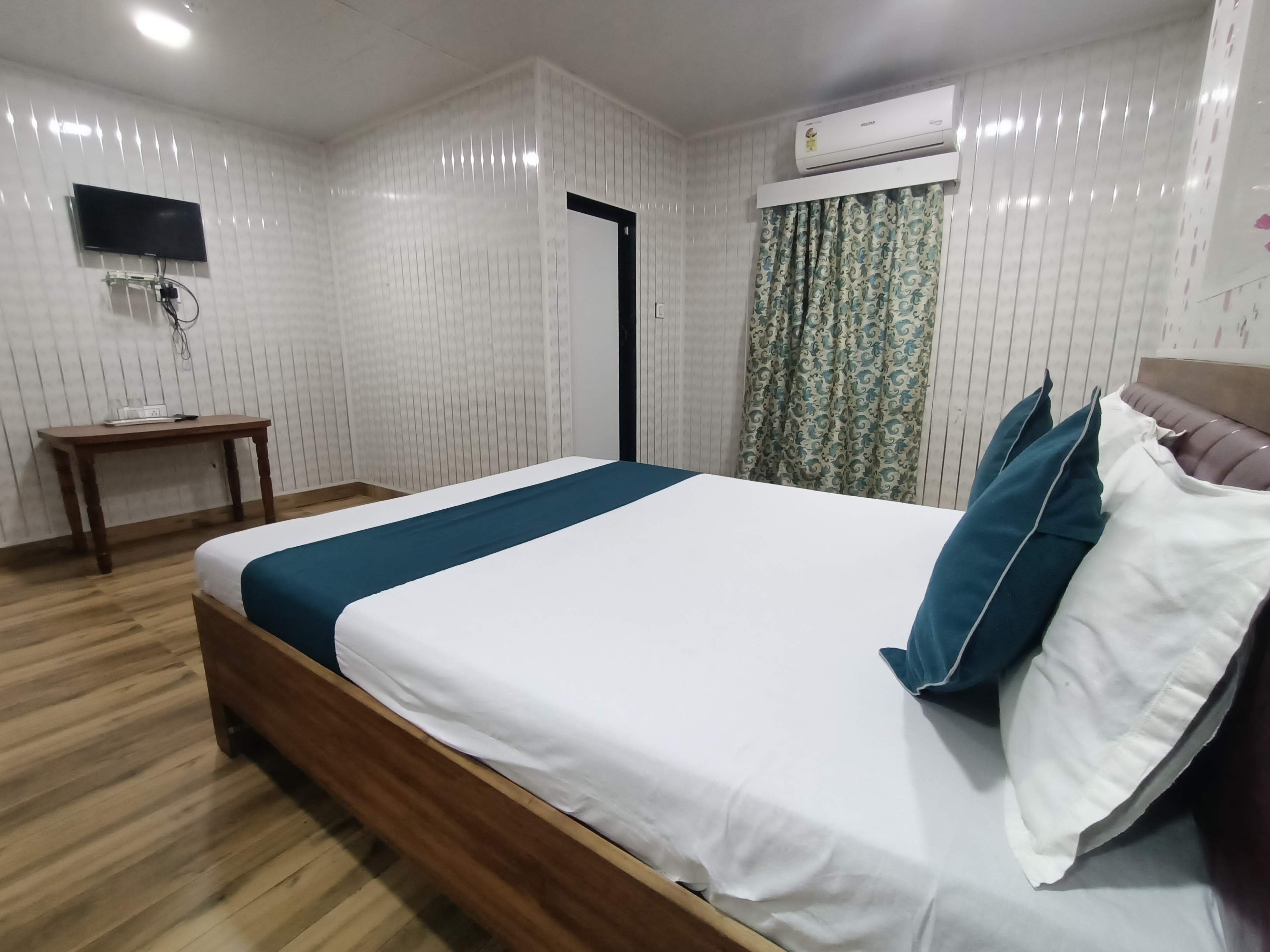 Hotel Sunshine Powai Mumbai - Tap to explore photos
