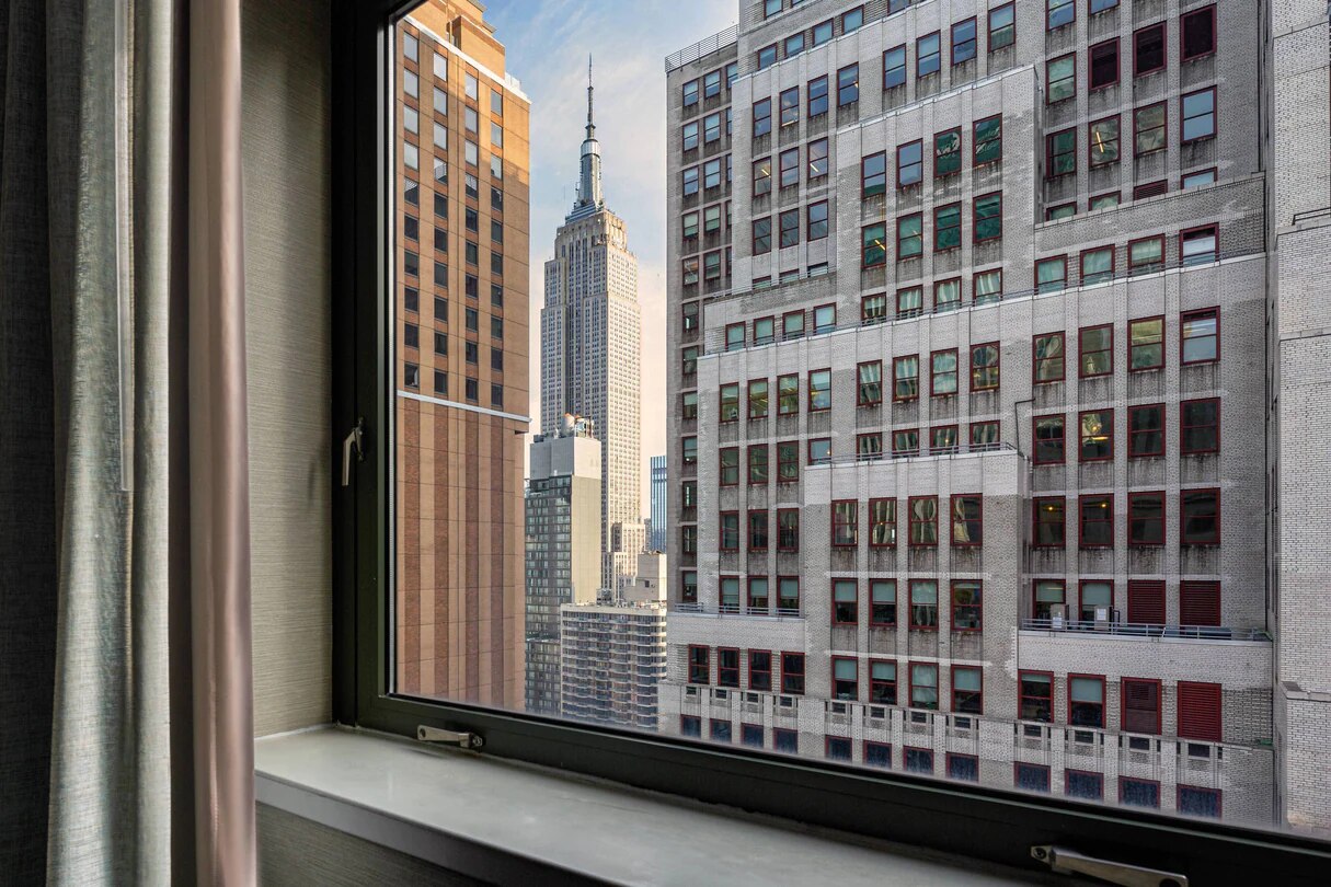 Courtyard by Marriott New York Manhattan/Times Square - Tap to explore photos