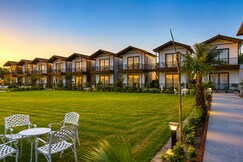 Aayovea Resort Ayodhya Near Ram Mandir & Saryu River, Haraiya