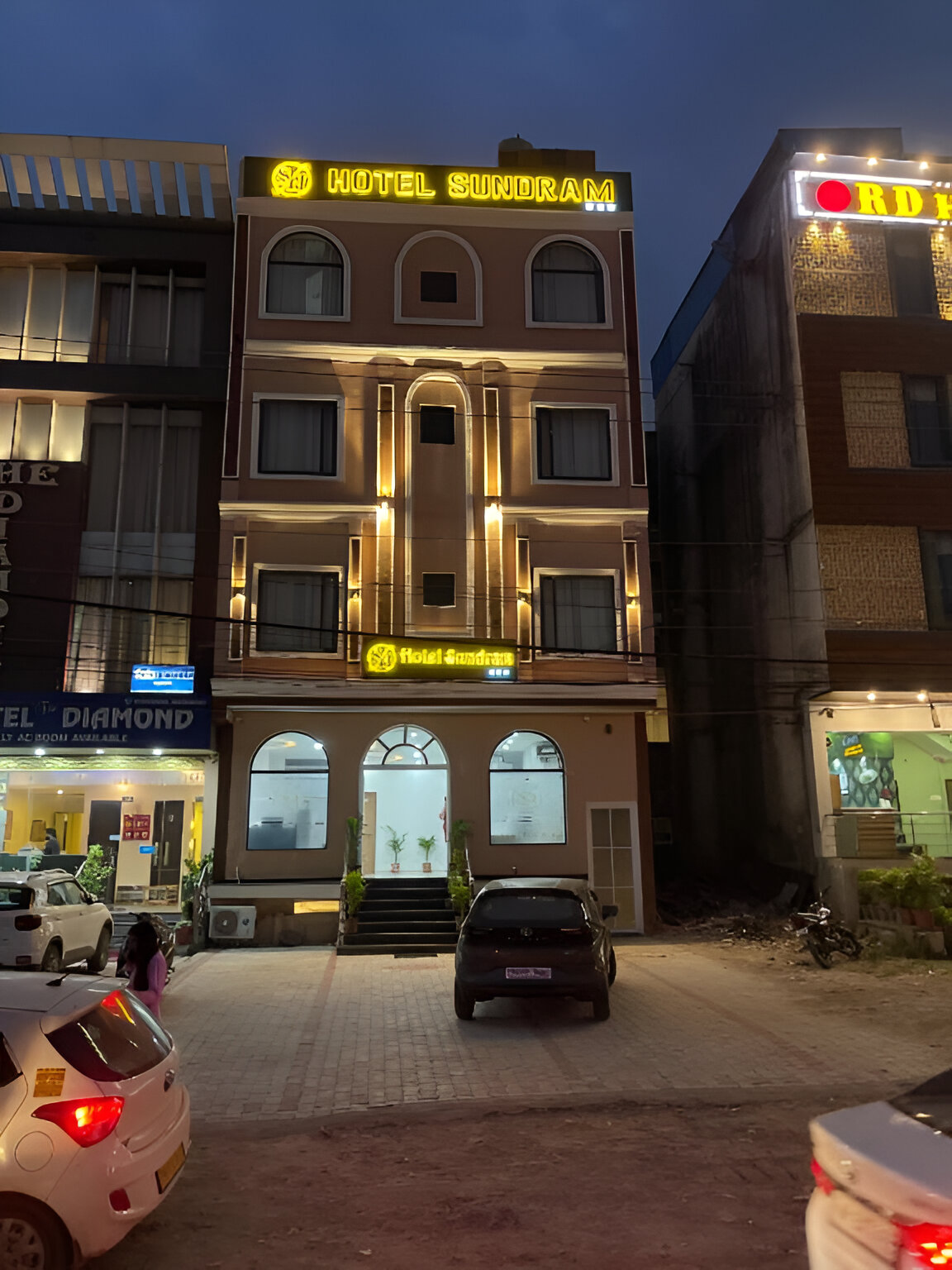 Hotel Sundram - Tap to explore photos